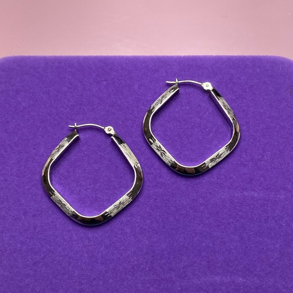 💛 Classic 10k White Gold Floral Etched Hoop Earrings